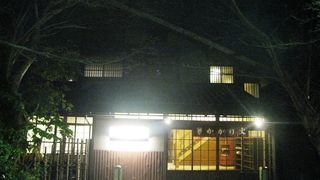 入口のかがり火がとっても印象的！