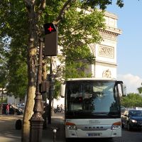 エールフランス空港バスで凱旋門に到着