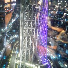 スカイツリーを一望しながら乾杯できます。