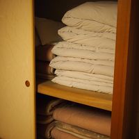 お布団はセルフで敷くようになっています、ふかふか快眠☆