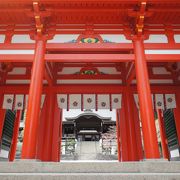 意外に大きな境内を持つ神社