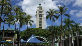 下の乗り場に持ち物検査のガードマンがいて、簡単なチェックを受けます