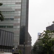 交番の隣のビルＥｽﾍﾟｰｽﾀﾜｰの14階です（この写真は20