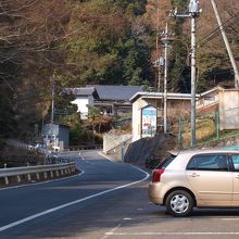 駐車場もいくつかあり、行きやすい温泉です