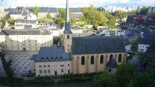 グルント（低地）にあるシンボル的な教会