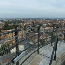 塔の上は、この通路で３６０度見渡せます。