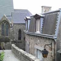 通路右手が客室。レストランから離れてます。