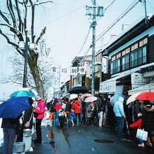 宮川沿いにお店が出ています