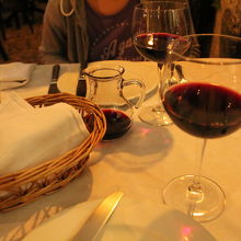 赤ワインとマテーラパン（マテーラパン写ってない。。）