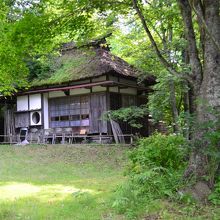 敷地内には庵があり、集会などに使われていました。