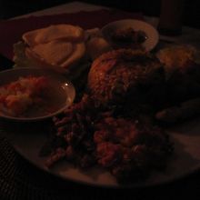 暗いですが、ナシゴレンです。いろんな味が混ざっていて美味