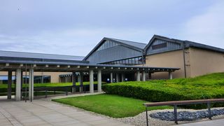 建物は非常に立派です