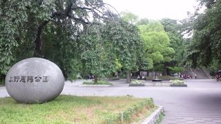 都会の喧騒を忘れる公園