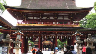 観光客で賑わう