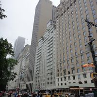 46階建ての細高いホテルです。