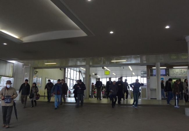 中山競馬場の最寄り駅