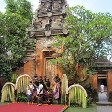 夜はダンスをする広場です。