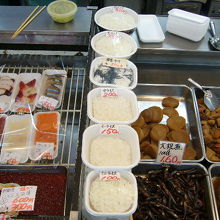 まずはご飯を買うべし