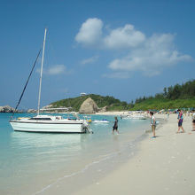 白い砂浜・碧い海