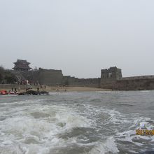 海に浮かぶ万里の長城