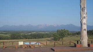 十勝連峰の雄大な風景を楽しめます