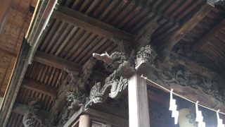 立体感のある彫刻が生き生き躍動している感じ