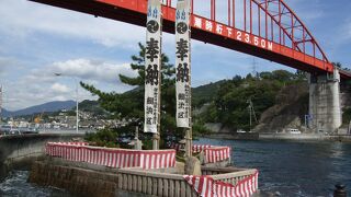 人柱の代わりに、一字一石の経石を沈めて、見事難工事を完成