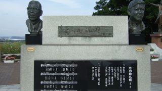 「恋の町札幌」の歌碑もあります