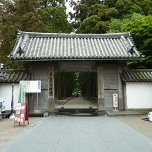 入口の門　御成門