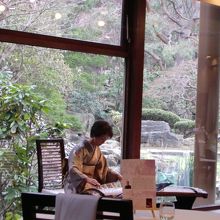 お琴の演奏をしていました