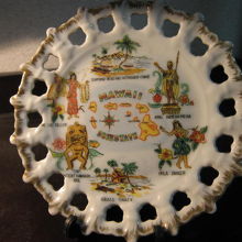 ハワイ柄の古いお皿