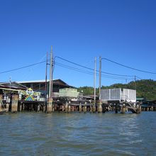 文字通り川に浮かぶ