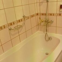 金の蛇口から温泉がー