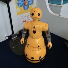 入口にいるロボットのワカマル