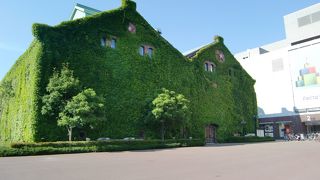 緑いっぱいオアシス的なショッピングモール