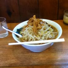 スープの下もかなりのもやし