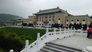 展示品の見事さと人の多さに圧倒されました。