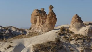 らくだ岩(デヴレント渓谷) --- 世界遺産「カッパドキア」の名所ではあるのですが・・・。