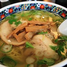味彩塩ラーメン（７００円）