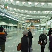 エセンボーア国際空港(アンカラ空港) --- トルコの首都の国際空港とは思えない閑散とした空港です。