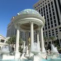 ローマ時代がテーマのラスベガスの老舗。神殿風のプールはテルマエ・ロマエ気分