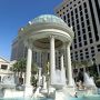 ローマ時代がテーマのラスベガスの老舗。神殿風のプールはテルマエ・ロマエ気分