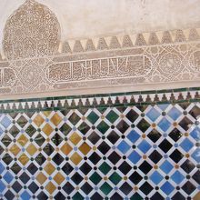 タイルも文字も美しい。