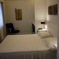 白を基調としたシンプルでセンスのよいホテル。Quattro Cantiから徒歩数分で便利。 
