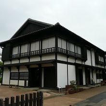 当時を再現した建物