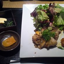 鶏肉も自家製なのかな?