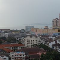 向こうはマラッカ海峡