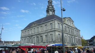 マルクト広場の市は賑やか