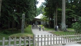 金ぴかですが　品格があります