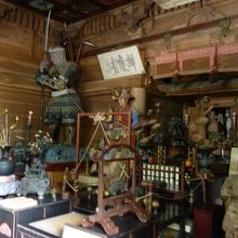 お堂の中はこんな感じ